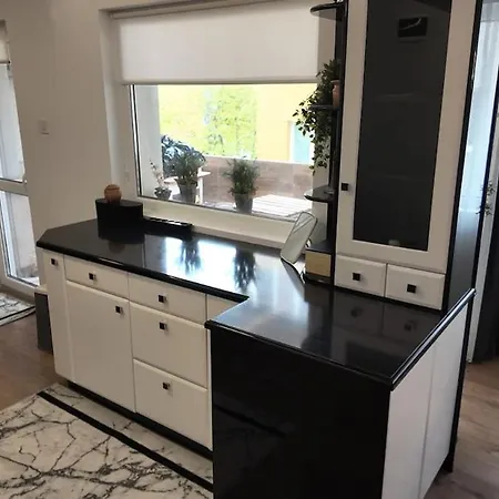Apartment Centre *