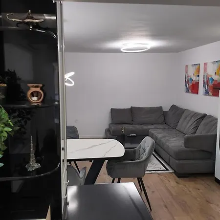 Centre Apartment *